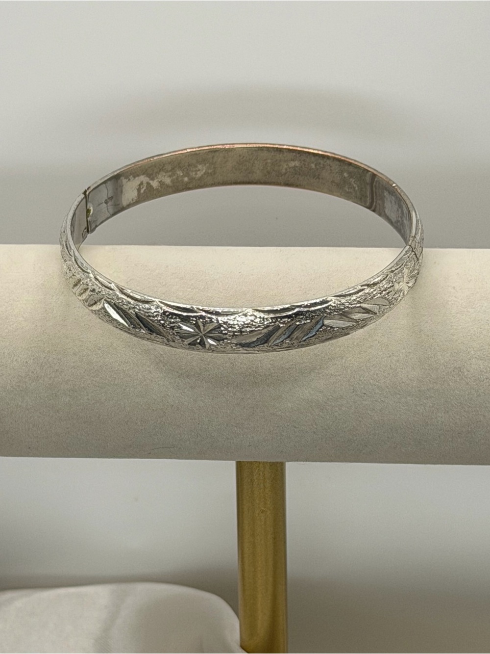 Vintage 925 Sterling Silver Diamond Cut Engraved Hinged Bangle Bracelet
